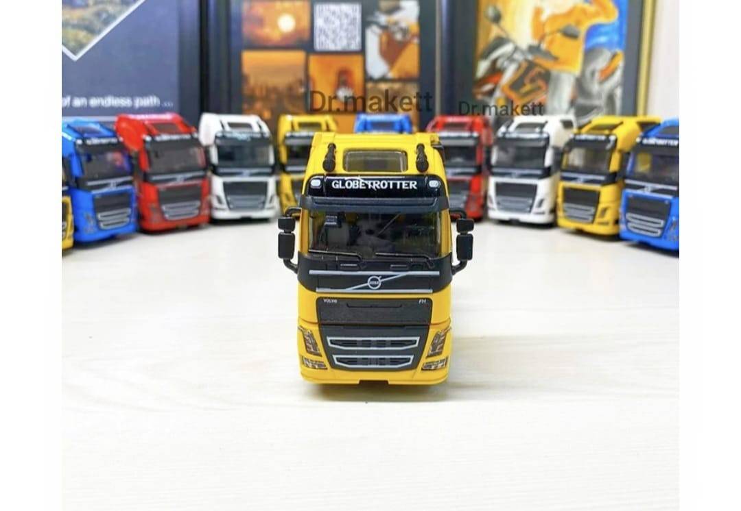 Camion metalic, tip Volvo FH, scara 1:32, cabina rebatabila, lumini si sunete, galben, 13 cm