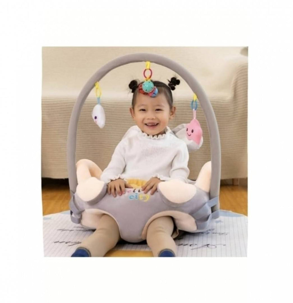 Fotoliu bebe 3D, Soricel, cu arcada si jucarii, multicolor, 55 cm
