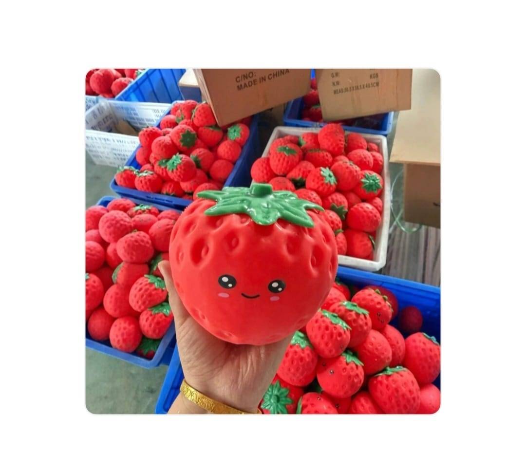 Jucarie antistres, Stretchy Strawberry, Capsuna, XXL EXTRA, revenire lenta, textura moale, rosu, 10 cm