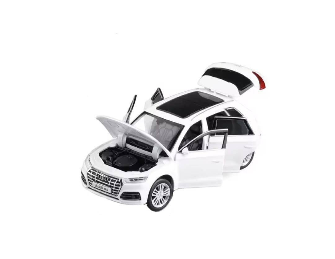 Masinuta metal mecanica, Audi Q5, scara 1:32, sunete, usi mobile, capota mobila, portbagaj mobil, alb, 15 cm
