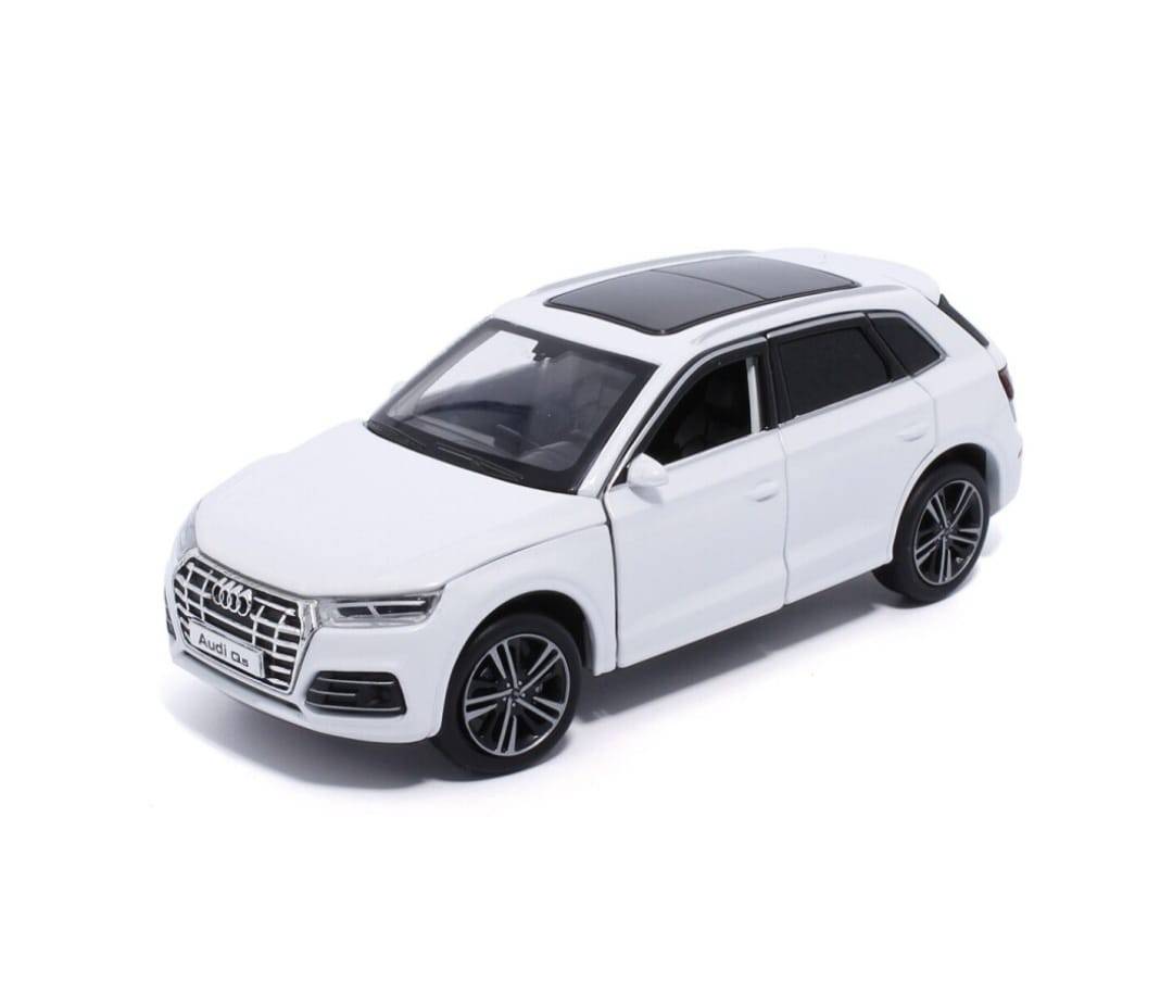Masinuta metal mecanica, Audi Q5, scara 1:32, sunete, usi mobile, capota mobila, portbagaj mobil, alb, 15 cm