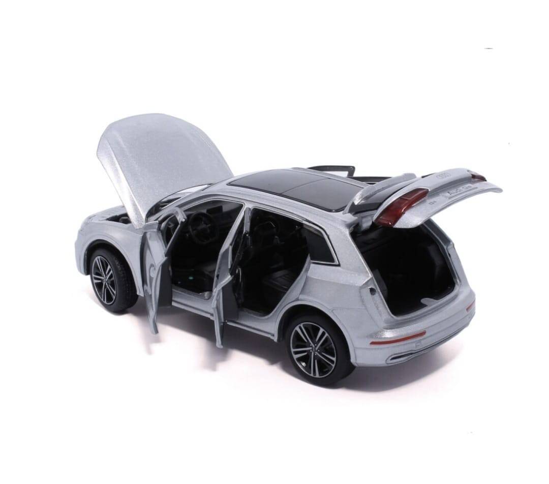 Masinuta metal mecanica, Audi Q5, scara 1:32, sunete, usi mobile, capota mobila, portbagaj mobil, gri, 15 cm