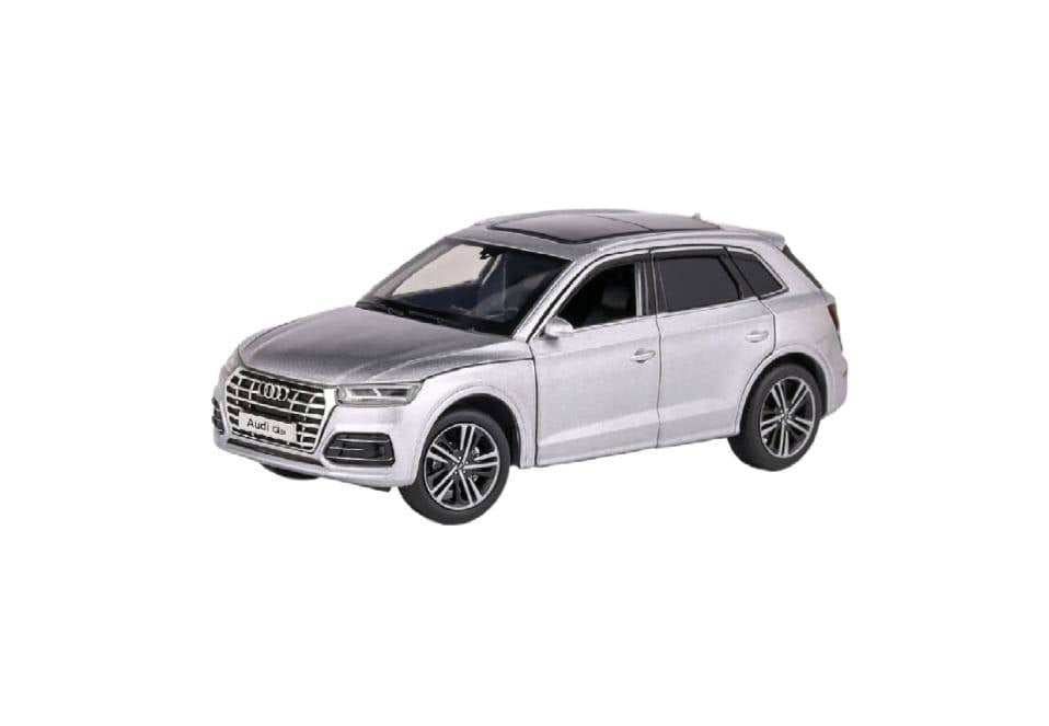 Masinuta metal mecanica, Audi Q5, scara 1:32, sunete, usi mobile, capota mobila, portbagaj mobil, gri, 15 cm