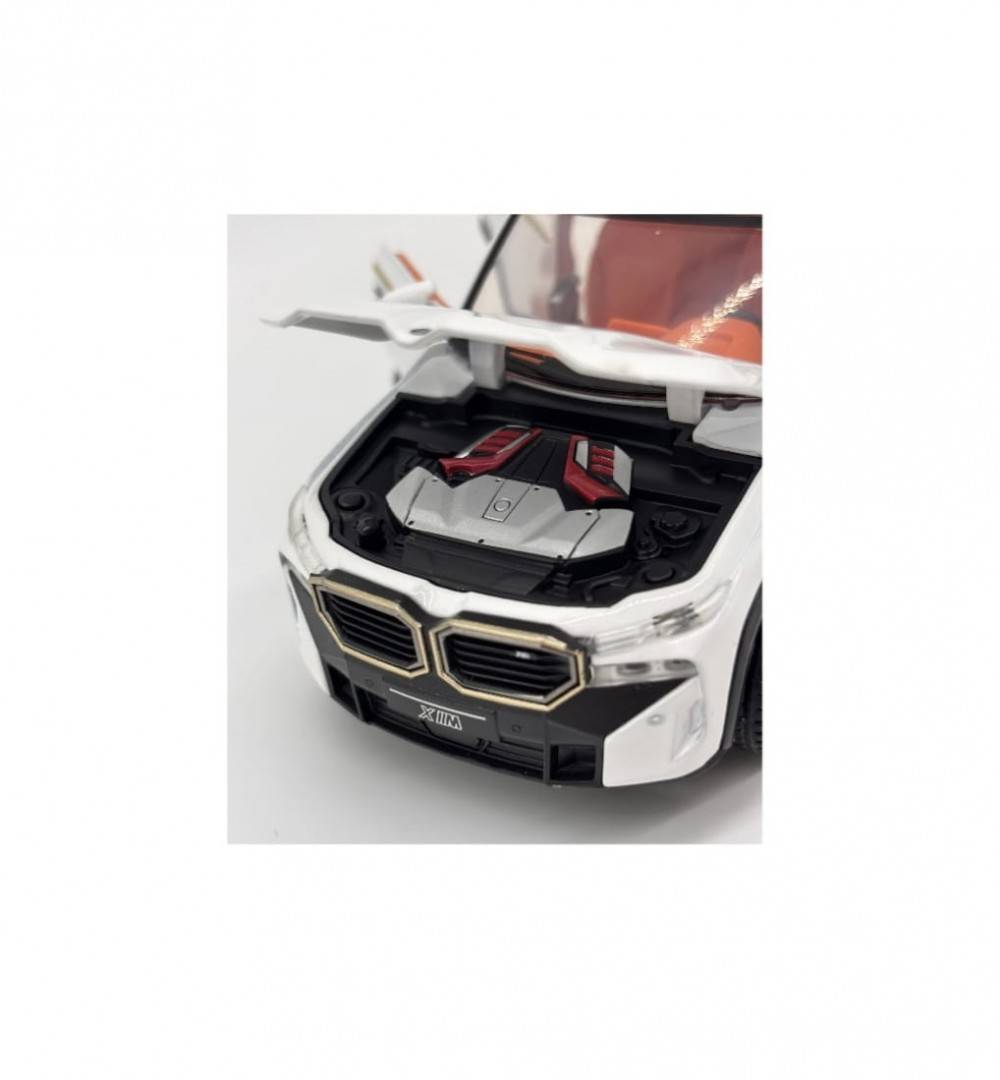 Masinuta metal mecanica, BMW XM, 1:24, fum, usi mobile, capota mobila, portbagaj mobil, alb, 20 cm