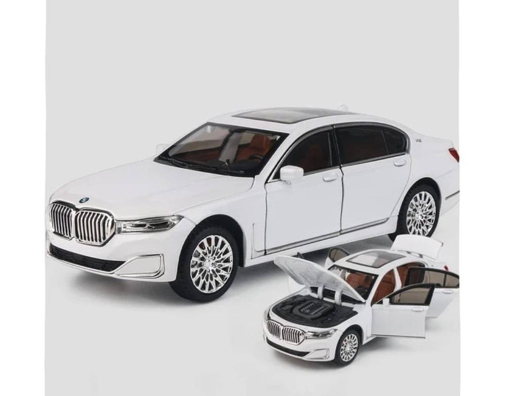 Masinuta metal mecanica, model BMW 760 THE7, scara 1:24, sunete, usi mobile, capota mobila, portbagaj mobil, alb, 22 cm