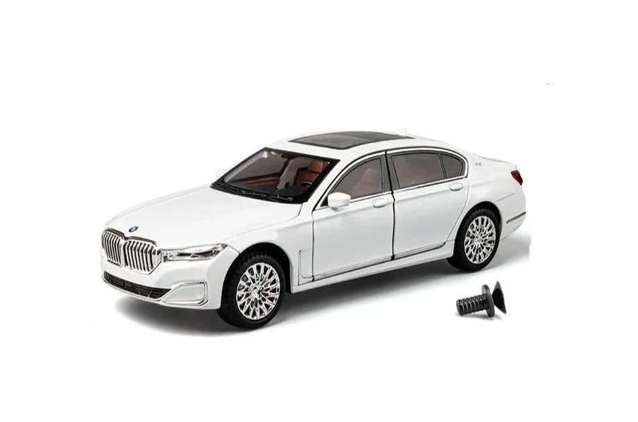 Masinuta metal mecanica, model BMW 760 THE7, scara 1:24, sunete, usi mobile, capota mobila, portbagaj mobil, alb, 22 cm