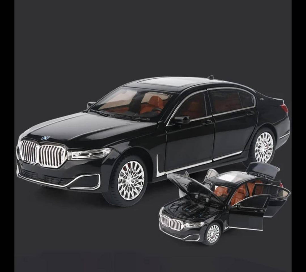 Masinuta metal mecanica, model BMW 760 THE7, scara 1:24, sunete, usi mobile, capota mobila, portbagaj mobil, negru, 22 cm