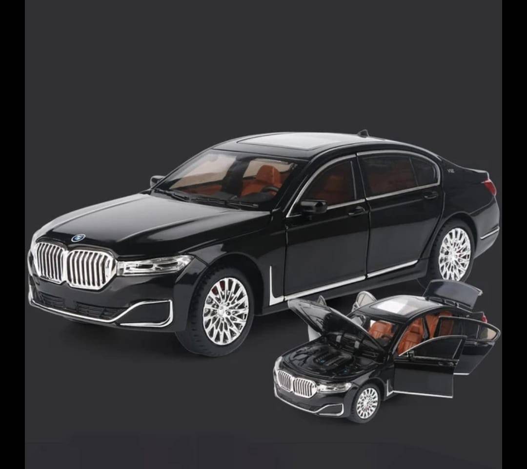 Masinuta metal mecanica, model BMW 760 THE7, scara 1:24, sunete, usi mobile, capota mobila, portbagaj mobil, negru, 22 cm