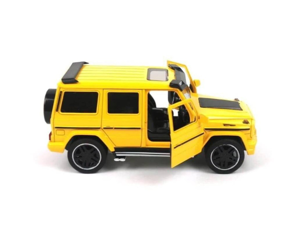 Masinuta metal mecanica, model Mercedes G, scara 1:24, usi mobile, capota mobila, portbagaj mobil, galben, 18 cm