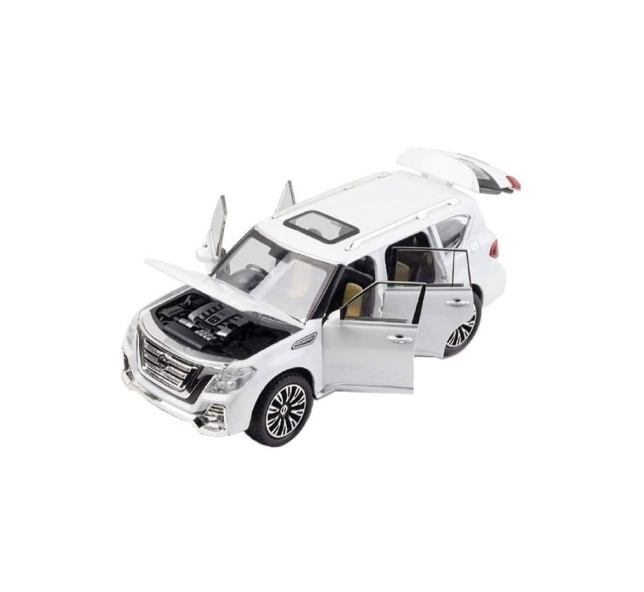 Masinuta metal mecanica, Nissan Patrol Y62, scara 1:32, sunete, usi mobile, capota mobila, portbagaj mobil, alb, 15 cm