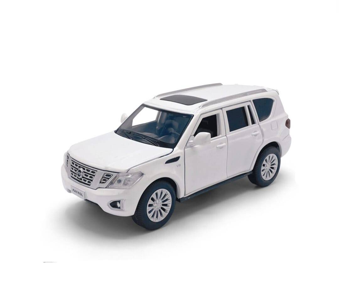 Masinuta metal mecanica, Nissan Patrol Y62, scara 1:32, sunete, usi mobile, capota mobila, portbagaj mobil, alb, 15 cm