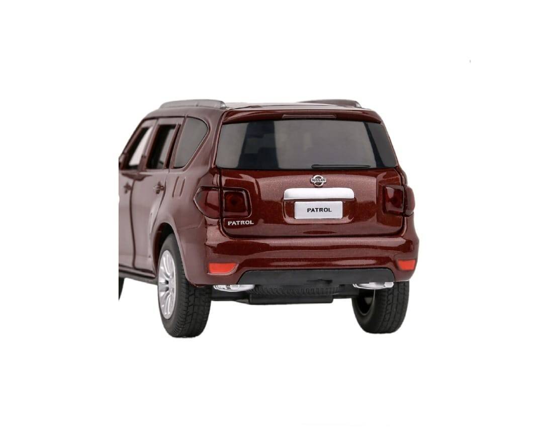 Masinuta metal mecanica, Nissan Patrol Y62, scara 1:32, sunete, usi mobile, capota mobila, portbagaj mobil, maro, 15 cm
