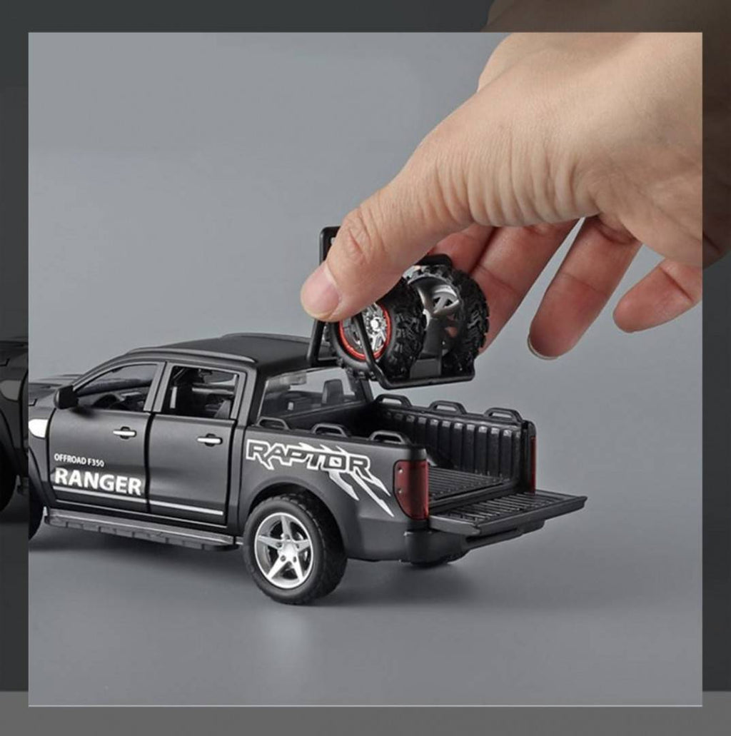 Masinuta metalica, Ford F350, scara 1:32, roti detasabile, usi mobile, capota mobila, negru, 17.5 cm