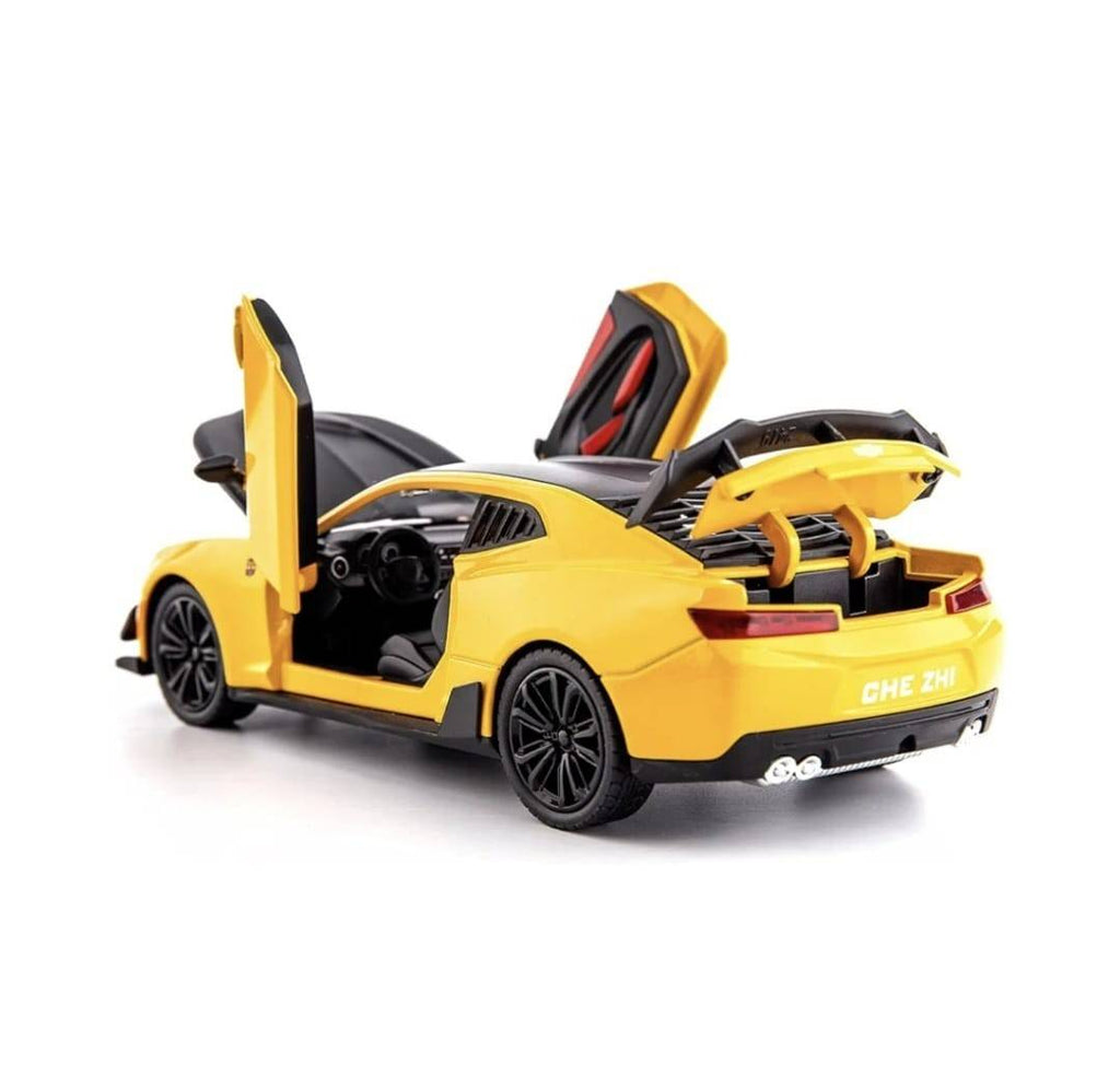 Masinuta metalica mecanica, CHEVROLET CAMARO, 2 usi mobile, capota mobila, portbagajul mobil, galben, 20 cm