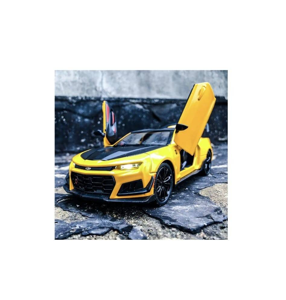 Masinuta metalica mecanica, CHEVROLET CAMARO, 2 usi mobile, capota mobila, portbagajul mobil, galben, 20 cm