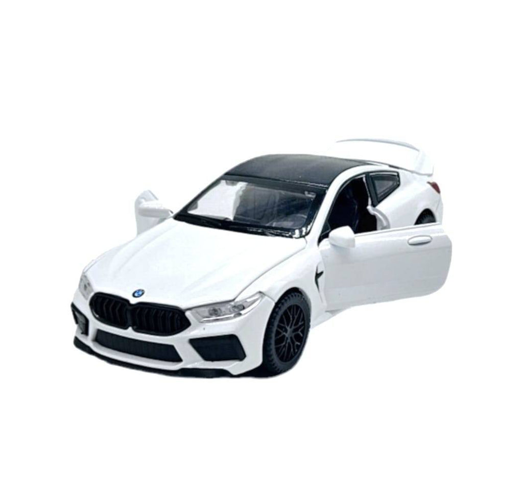 Masinuta metalica mecanica, tip BMW M8 Coupe, scara 1:32, lumini si sunete, usi mobile, capota mobila, portbagajul mobil, alb
