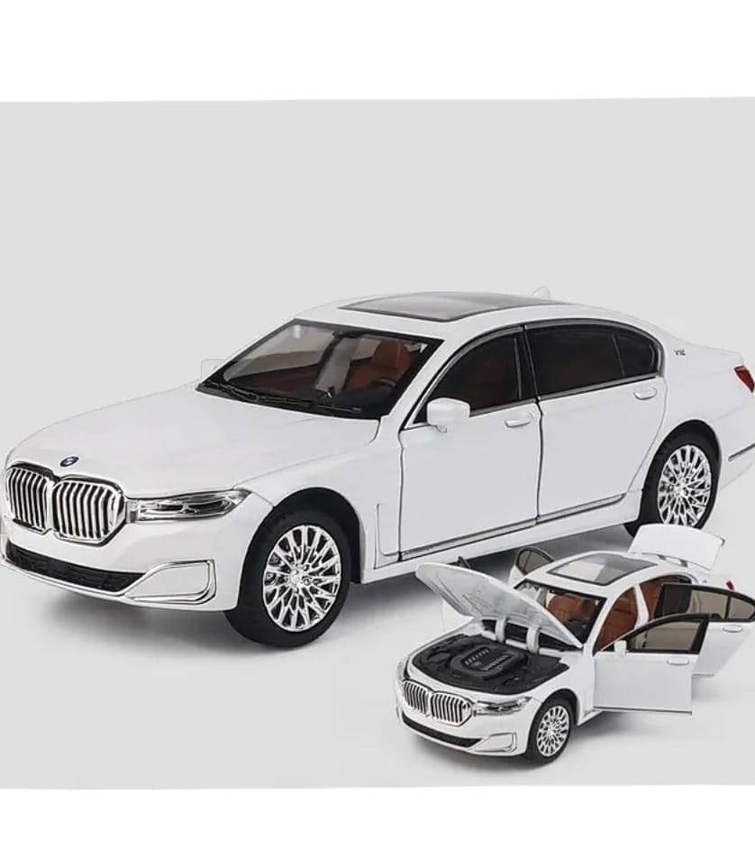 Masinuta metalica mecanica, tip BMW seria 7, lumini si sunete, usi mobile, capota mobila, portbagajul mobil, alb, 20 cm