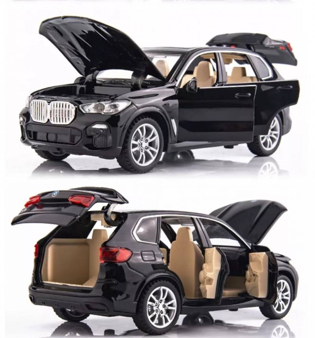Masinuta metalica mecanica, tip BMW X5 M, lumini si sunete, usi mobile, capota mobila, portbagajul mobil, negru, 15 cm