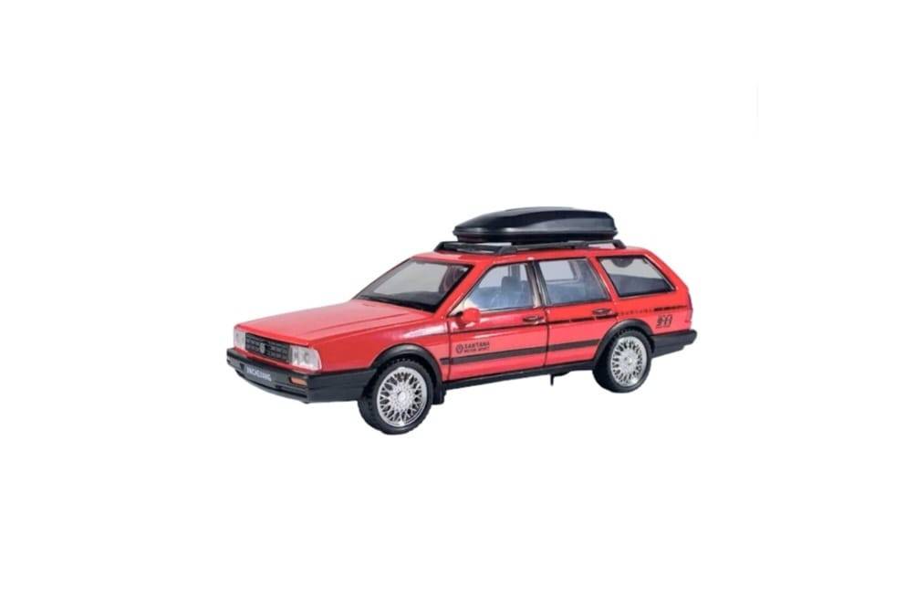 Masinuta metalica, Volkswagen Santana, scara 1:32, usi mobile, capota mobila, portbagaj mobil, rosu, 15.5 cm