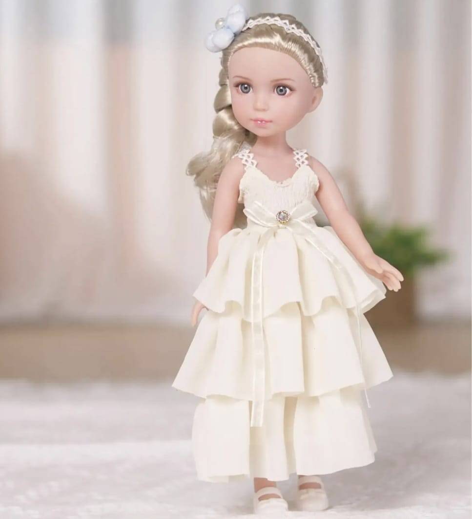 Papusa blonda, rochie volane, MASHASHOP, alb/crem, 36 cm