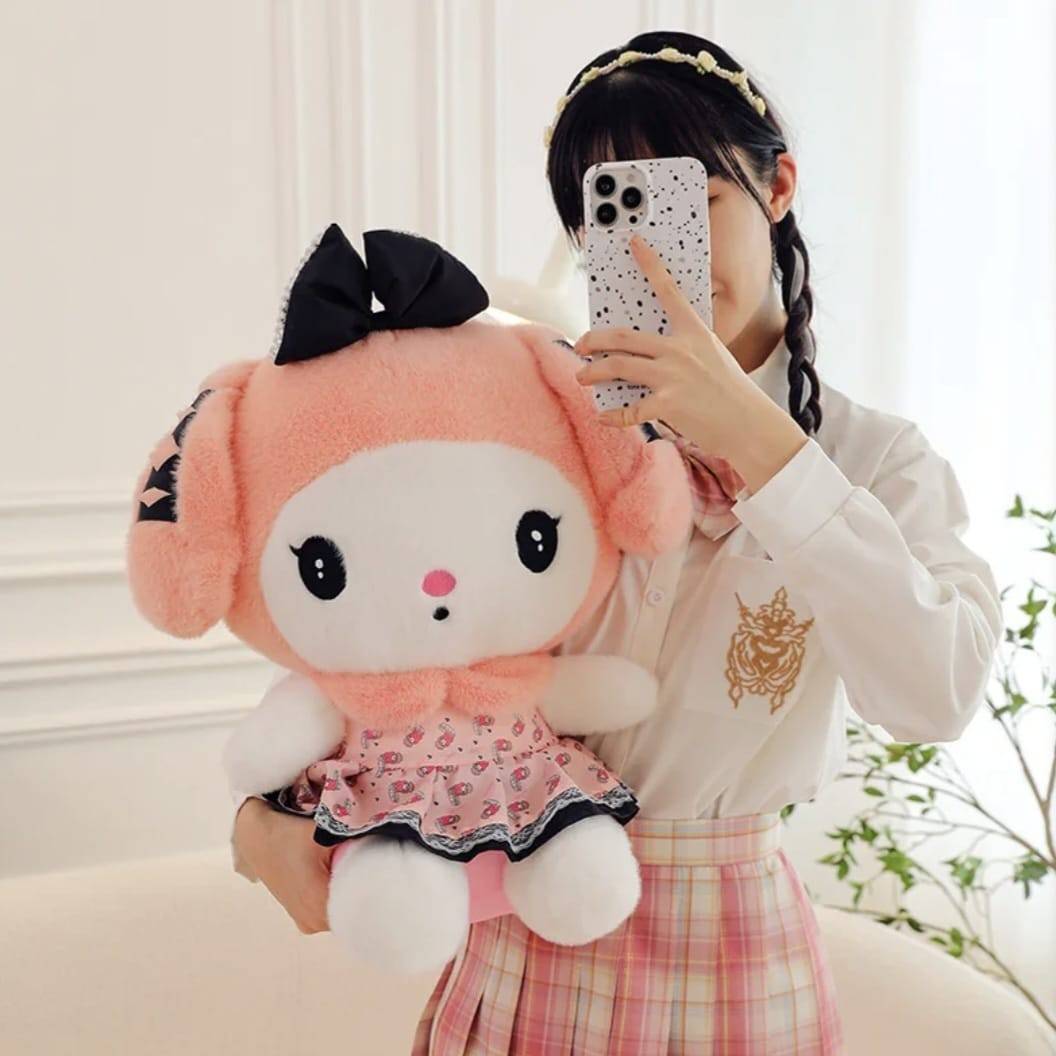 Papusa de plus, Kuromi din seria Hello Kitty Sanrio, roz, 38 cm