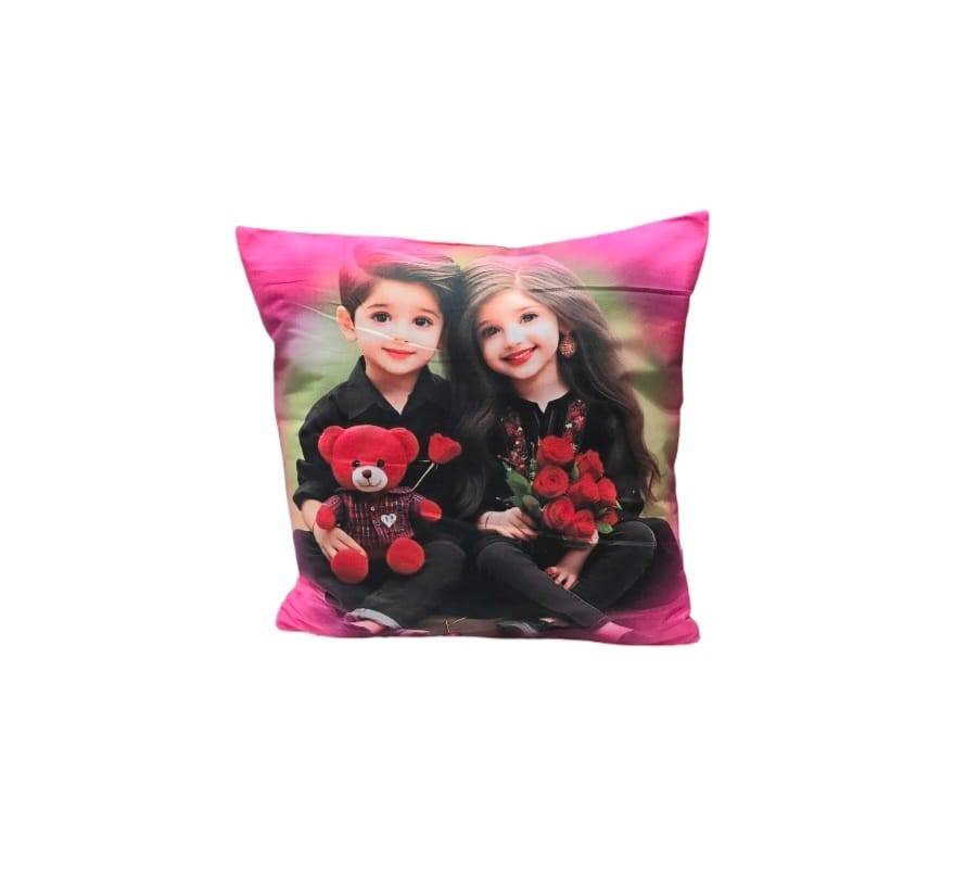 Perna personalizata, model Love, roz/multicolor, 40 cm x 40 cm
