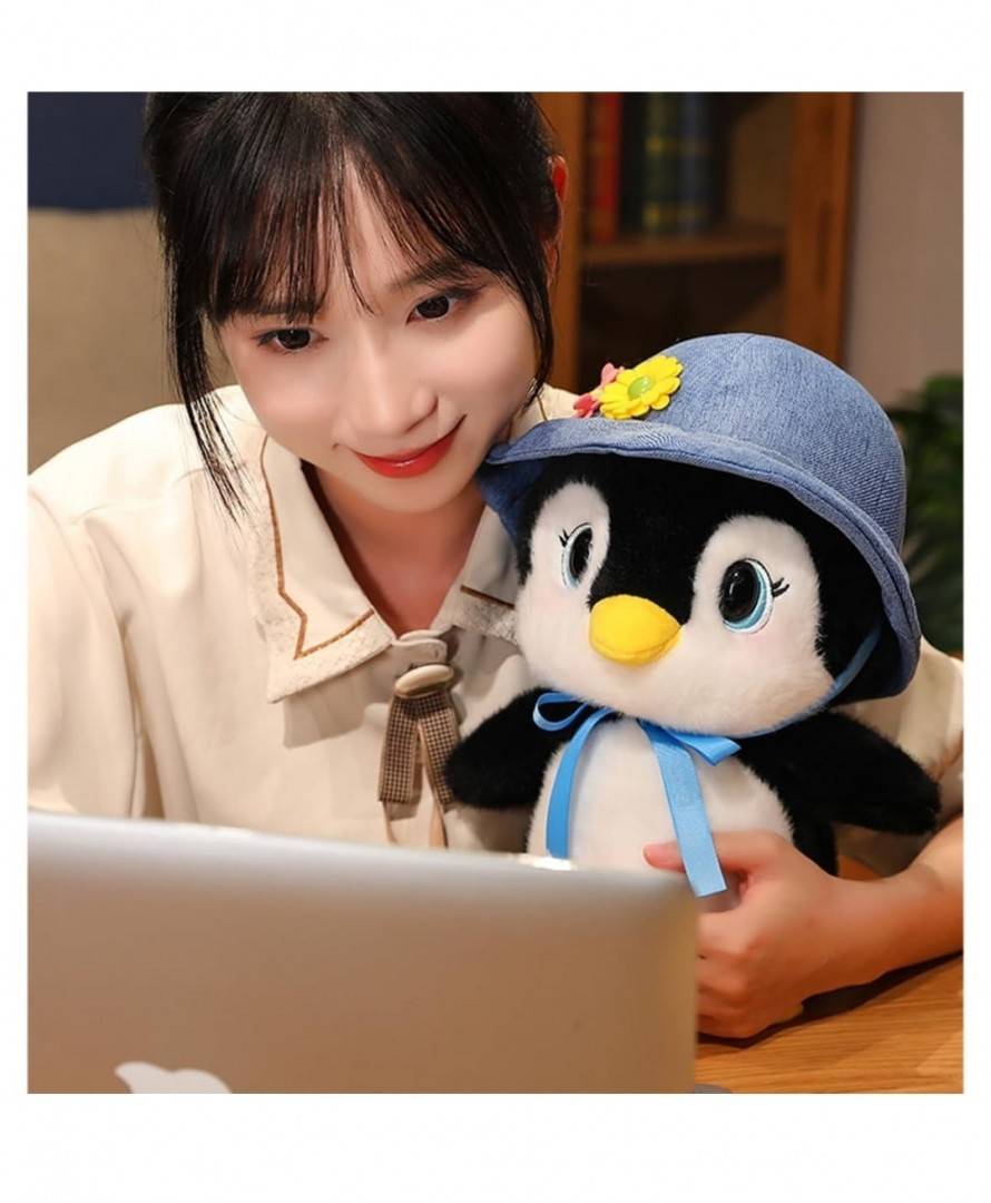 Pinguin de plus, realist, cu palarie, albastru/negru, 25 cm