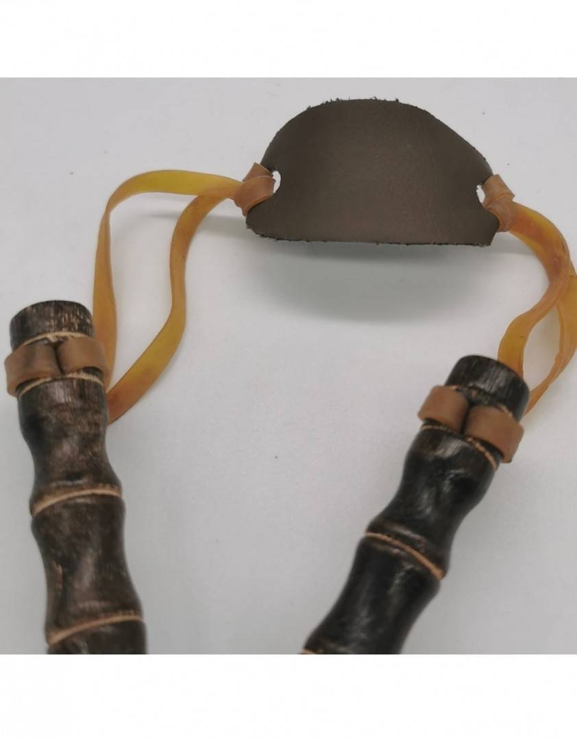 Prastie de jucarie, suport de piele naturala, lemn, 19 cm