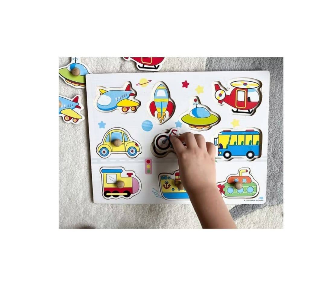 Puzzle incastru cu butoni, model Vehicule, lemn