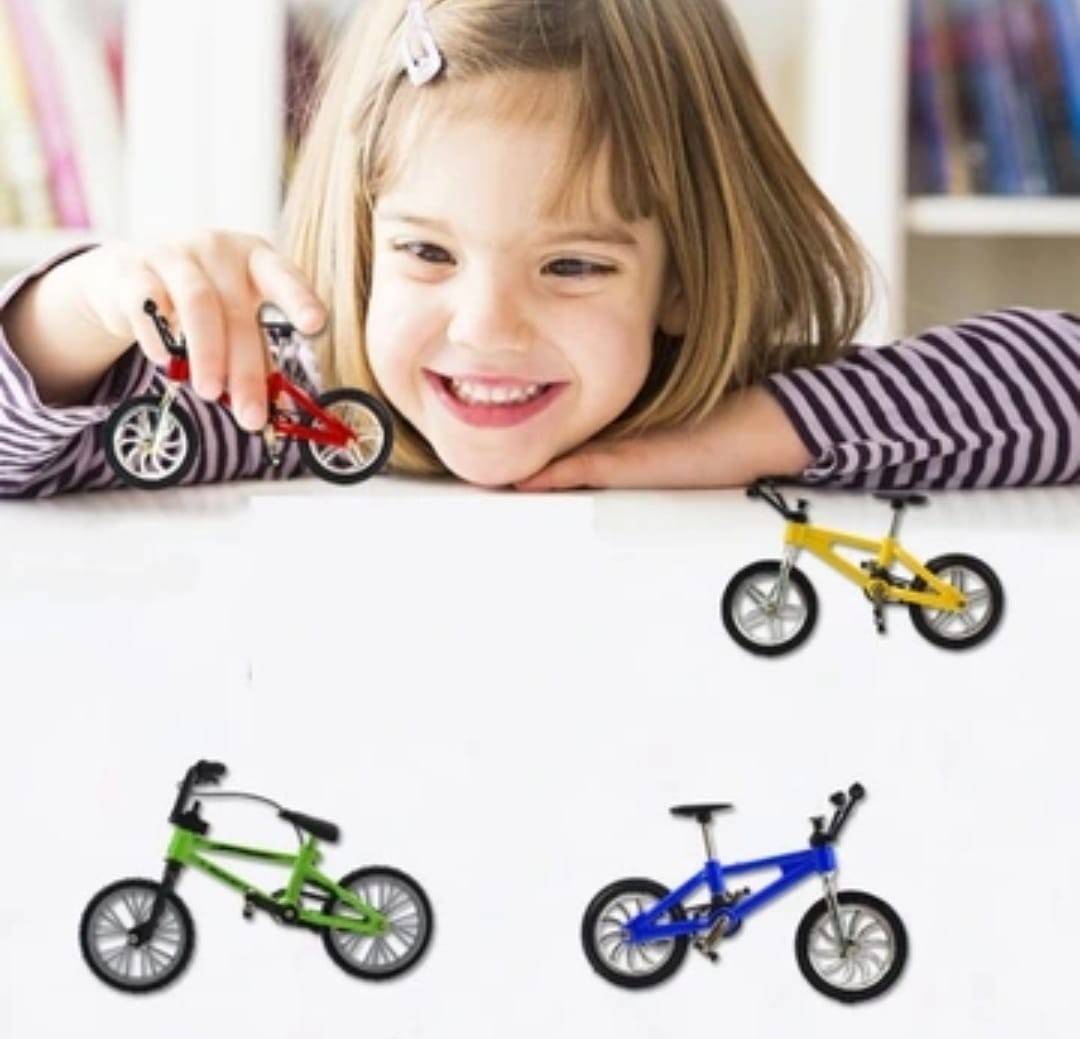 Set 2 Jucarii interactive, SkateBoard, Mini Bicicleta si Mini Skateboard, rosu, 9 cm