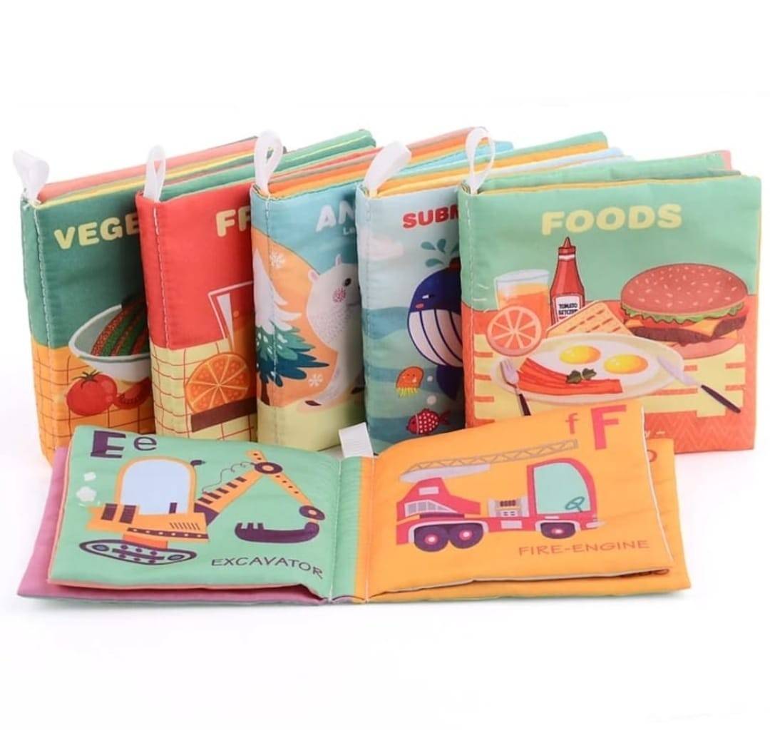 Set 6 carticele textile educative cu pagini chitaitoare si fosnaitoare pentru bebelusi, multicolor, 12 cm