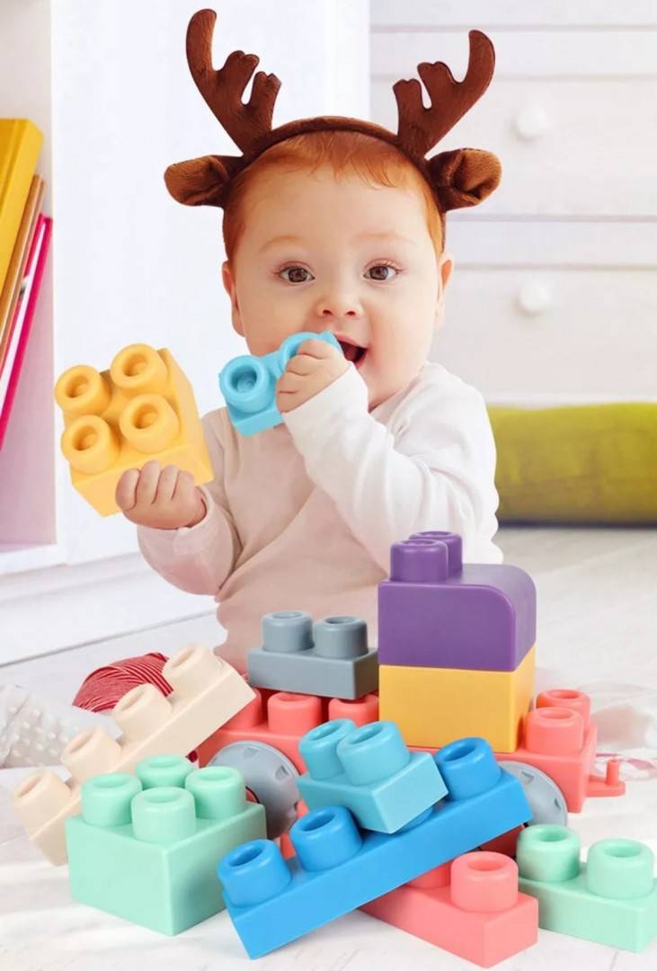 Set de constructie, Buiding Blocks, din plastic moale pentru fetite, cauciuc senzorial, multicolor, 44 piese